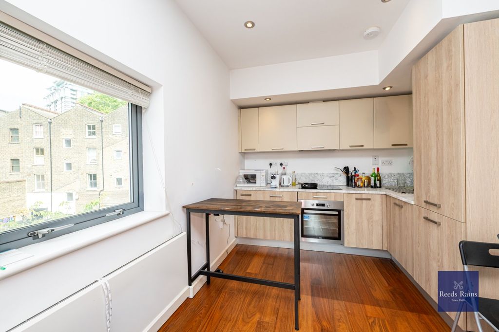 Property photo 3 of 12 Kitchen Area