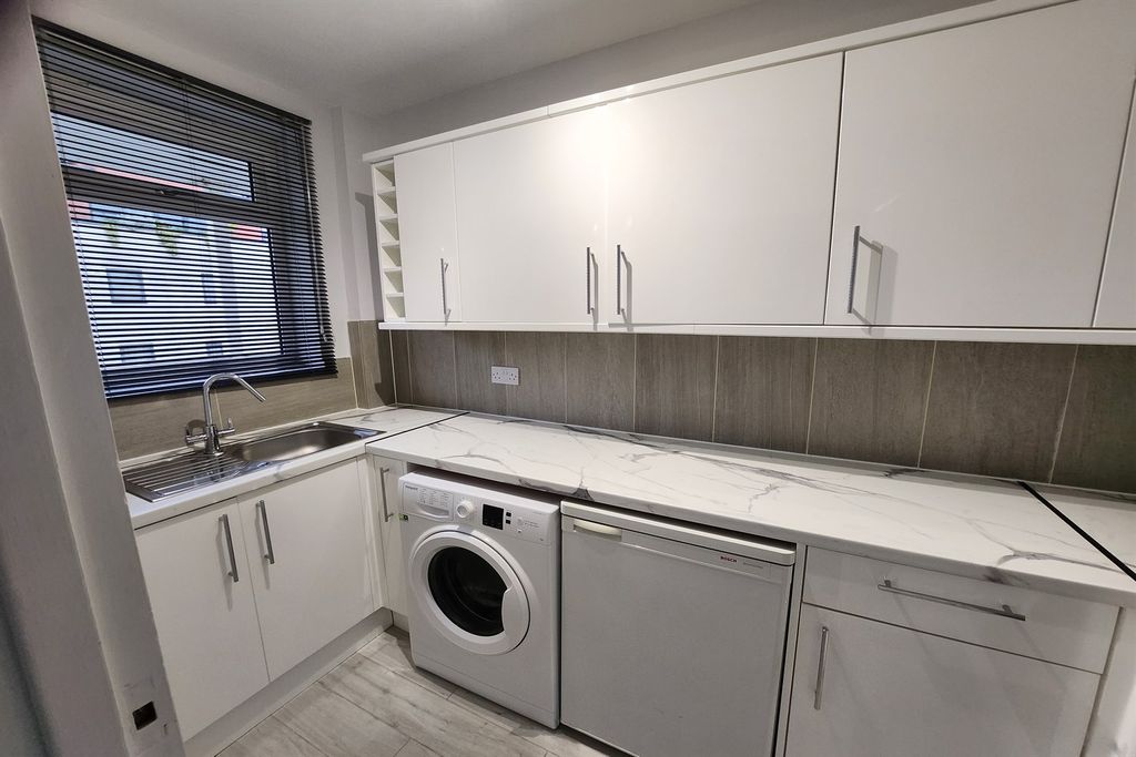 Property photo 1 of 6 (Main)