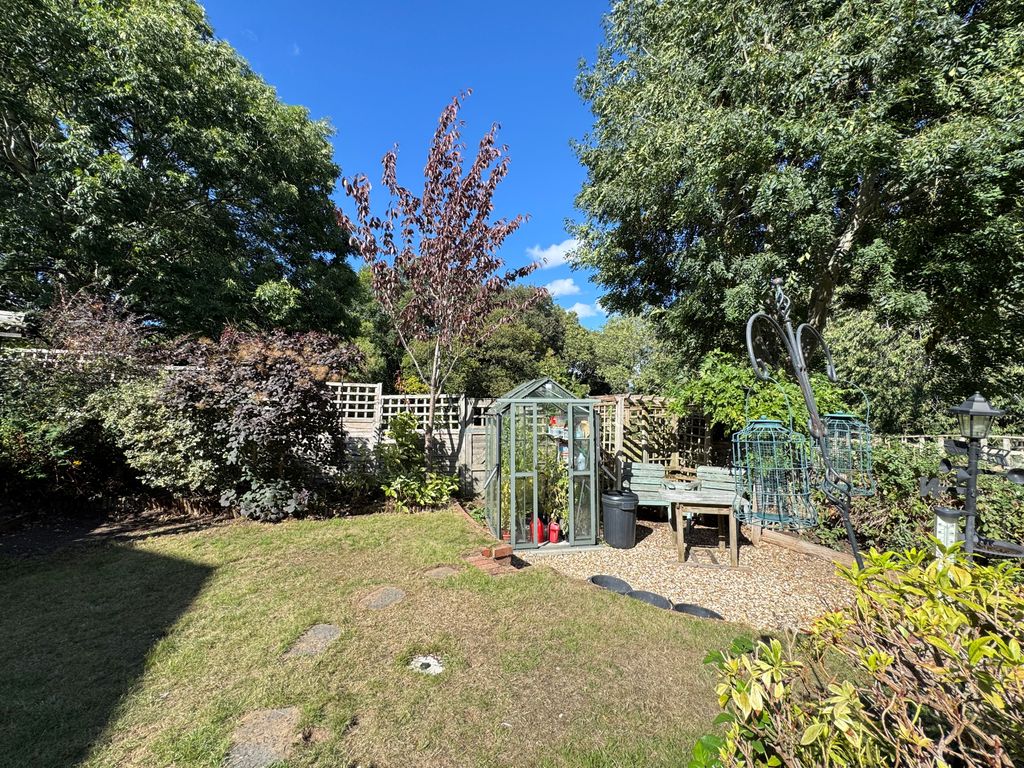 Property photo 3 of 14 Garden