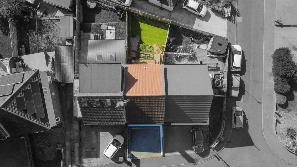 Property photo 2 of 18 5587422