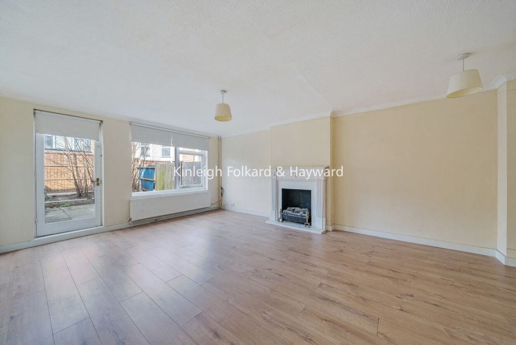 Property photo 1 of 5 E998De5E-02c8-483c-B