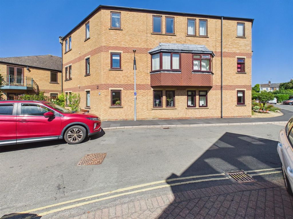 Property photo 1 of 12 Welland Mews, Stamford