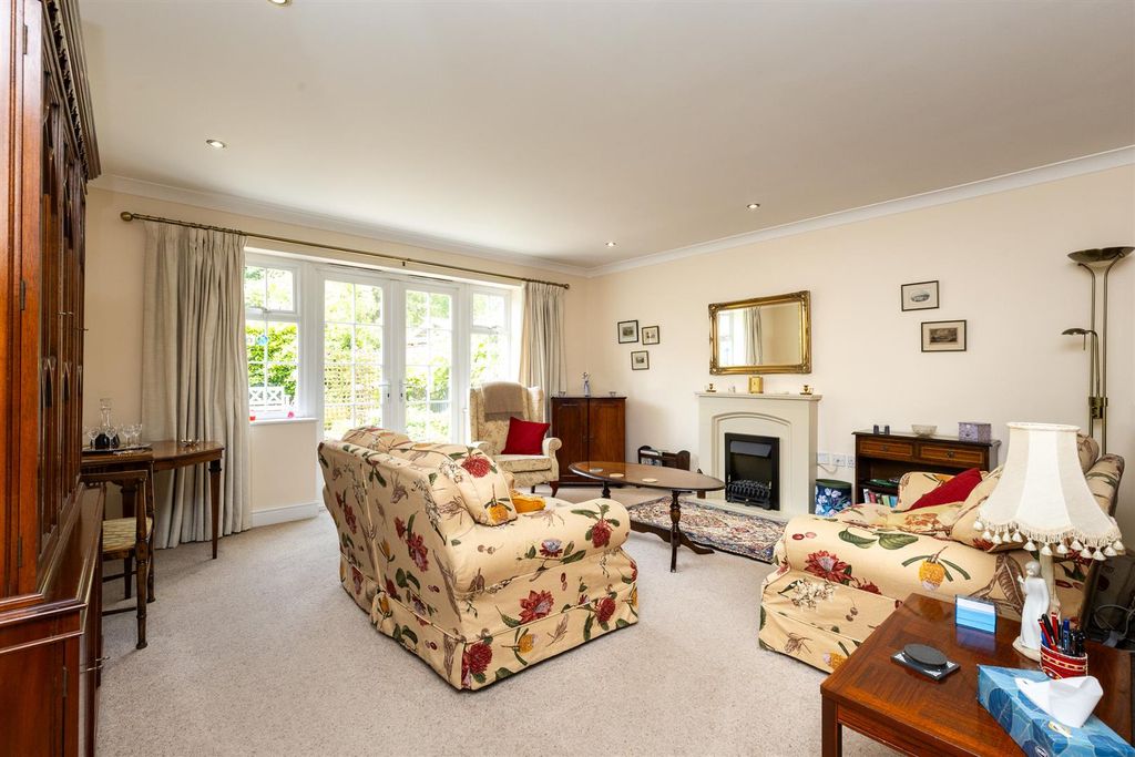 Property photo 3 of 28 4Kingburplace-11.Jpg