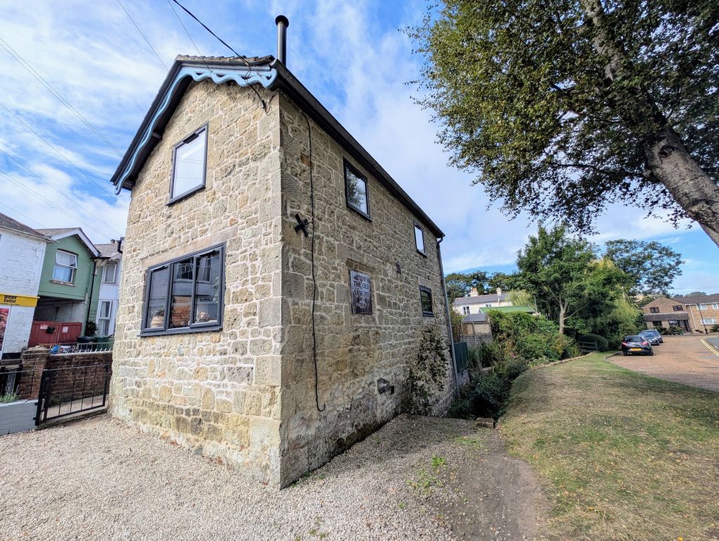 Property photo 2 of 34