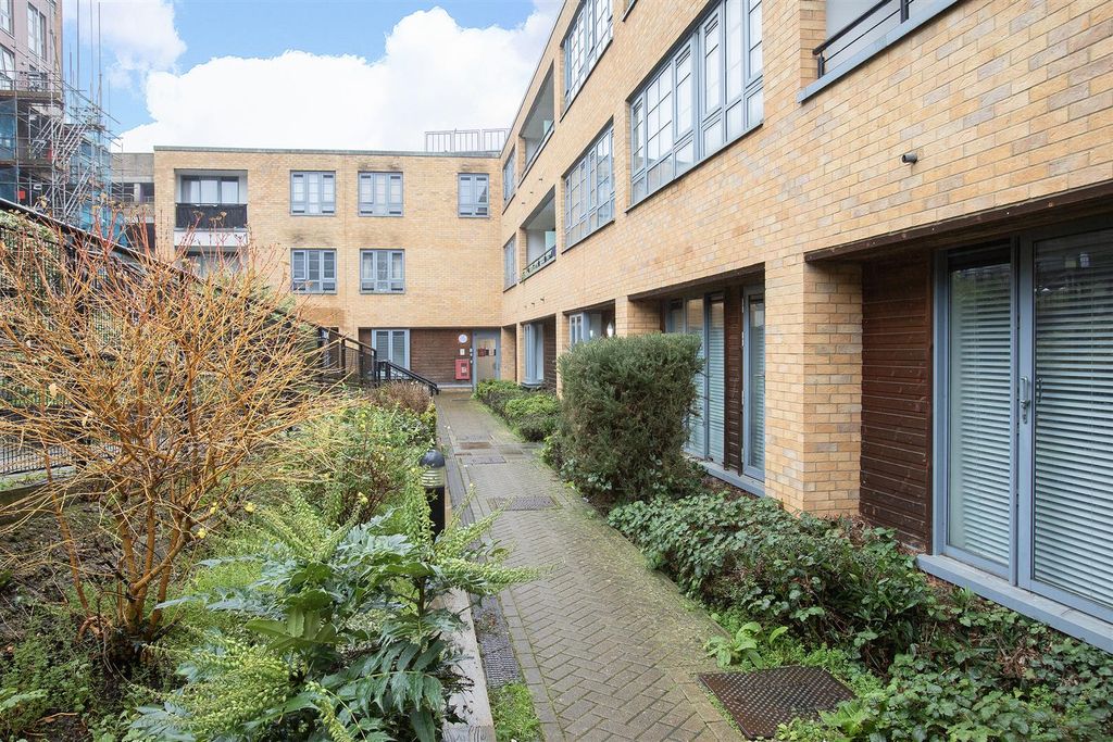 Property photo 2 of 11 Communal