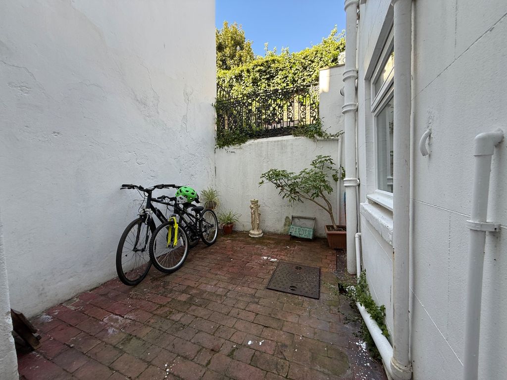 Property photo 3 of 12 Outside