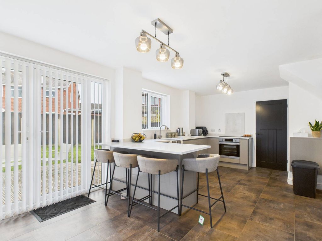 Property photo 3 of 28