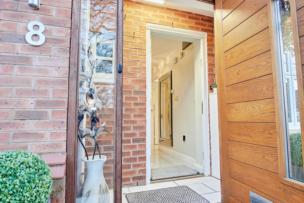 Property photo 3 of 20 Entrance