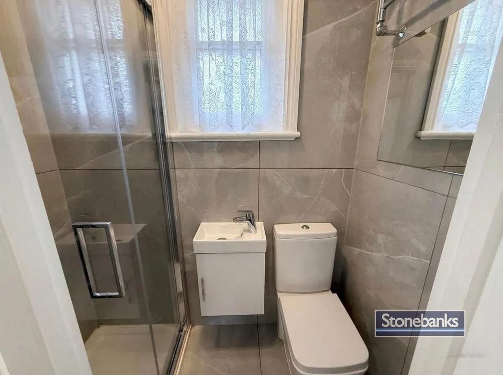 Additional image 17 of 9 bed detached house for saleSalisbury Road, Farnborough GU14