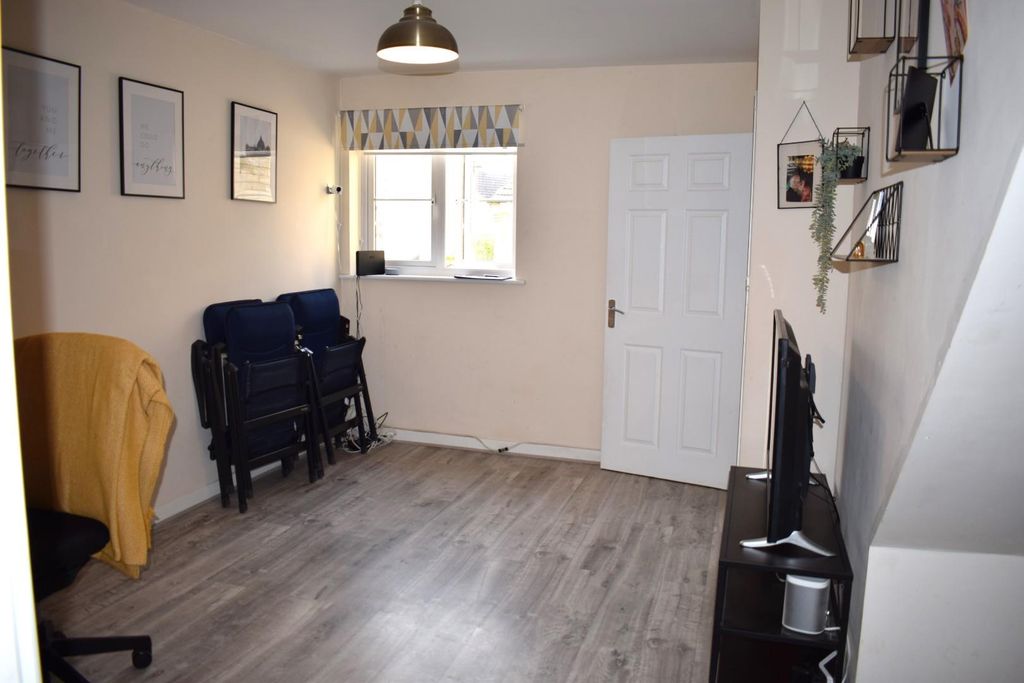 Property photo 3 of 6 Lounge