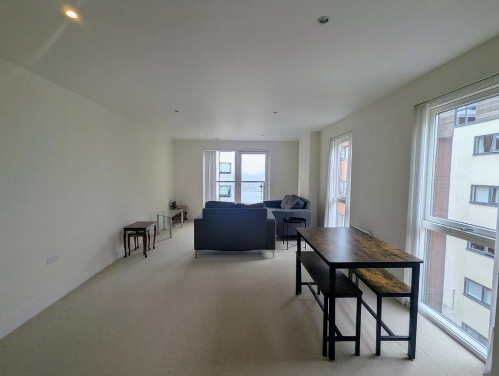 Property photo 3 of 8 Lounge