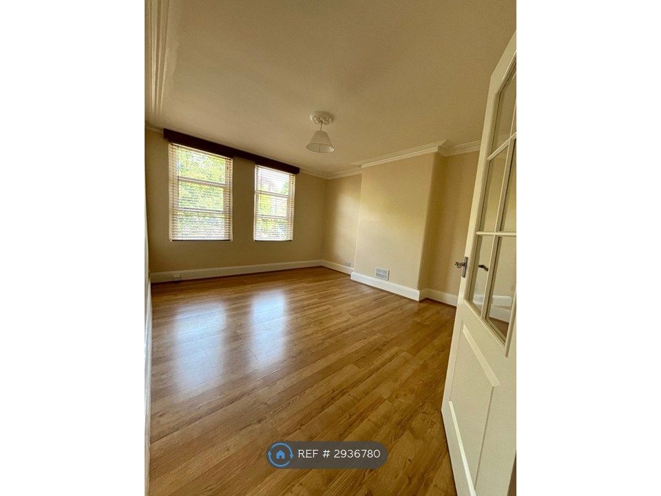 Property photo 3 of 6 Living Room