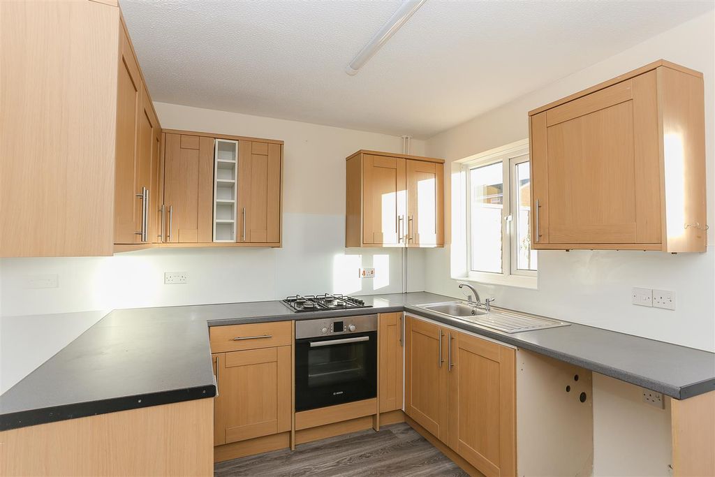Property photo 3 of 10 Kitchen