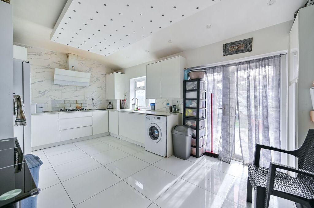 Additional image 4 of 5 bed semi-detached house for saleWestbourne Road, Feltham TW13
