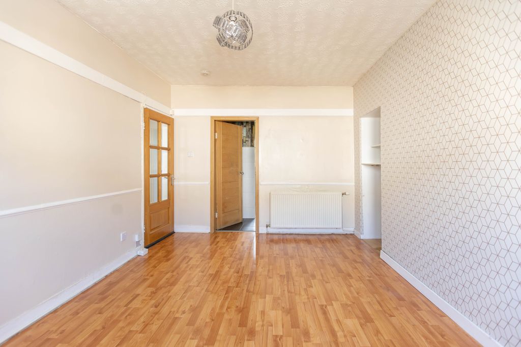 Property photo 3 of 40