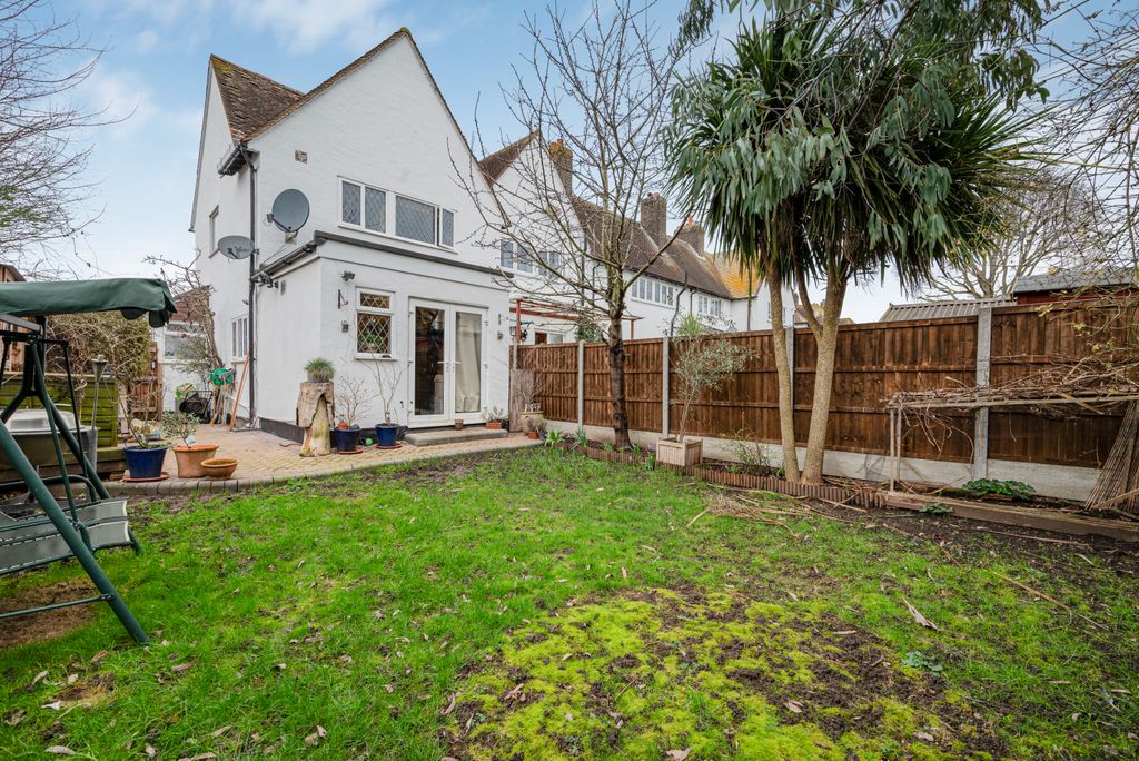 Property photo 3 of 19 Garden