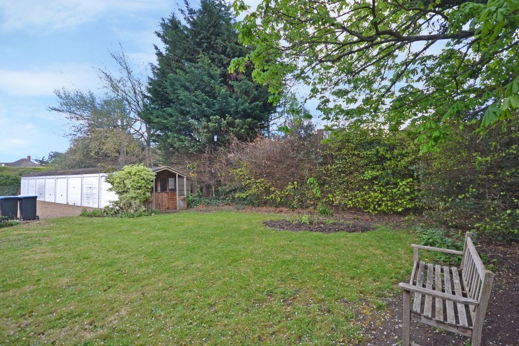 Property photo 3 of 10 Garden