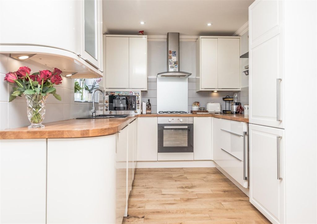Property photo 3 of 22 Fitted Dining Kitchen: