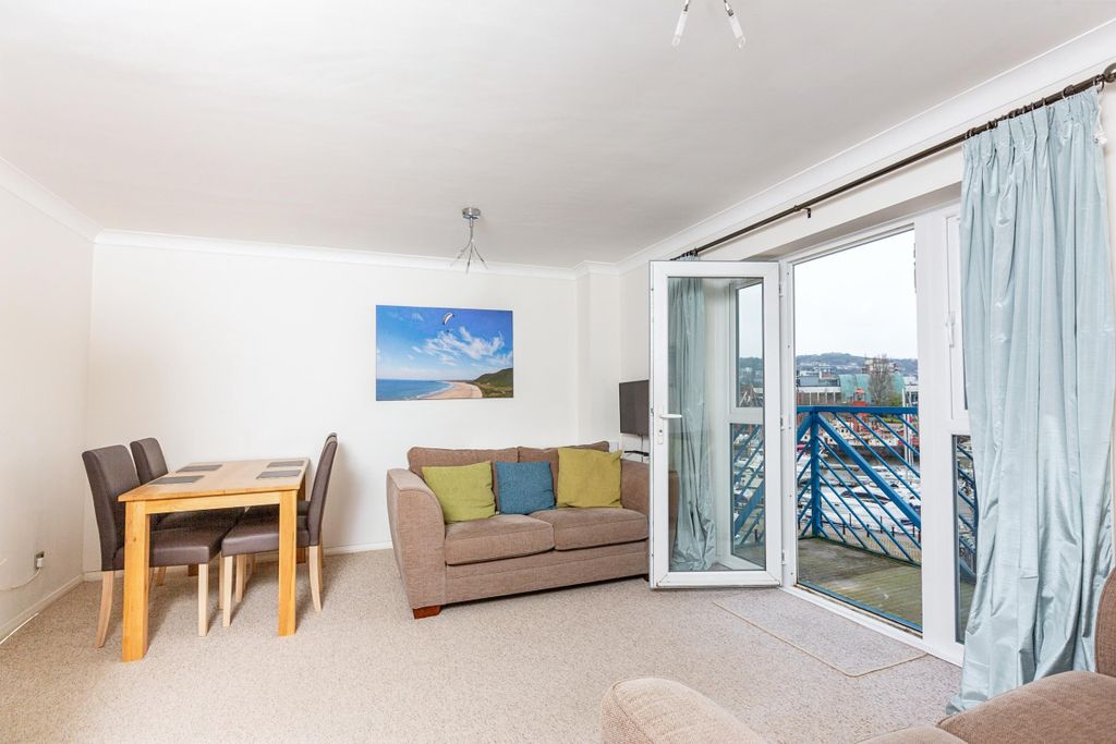 Property photo 1 of 10 Balcony