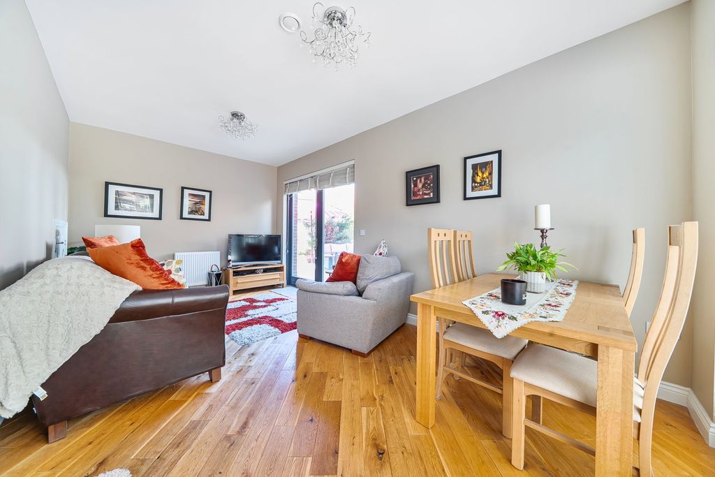 Property photo 2 of 19