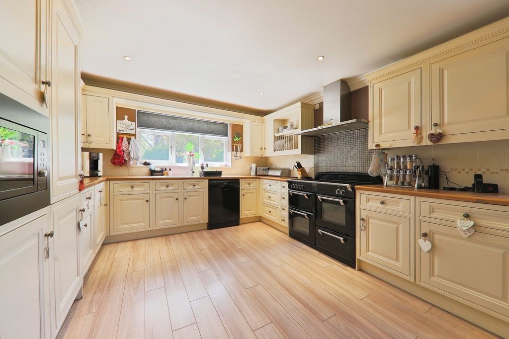 Property photo 3 of 25 4569575