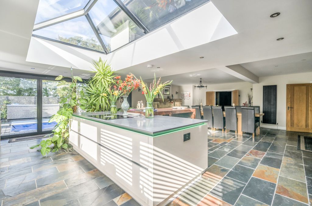 Property photo 3 of 33 1348263-28-68c848...