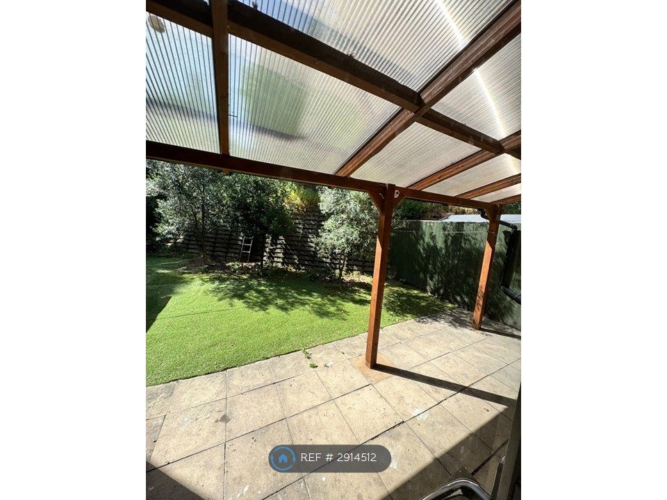 Property photo 1 of 20 Private Rear Garden With Gazebo Area
