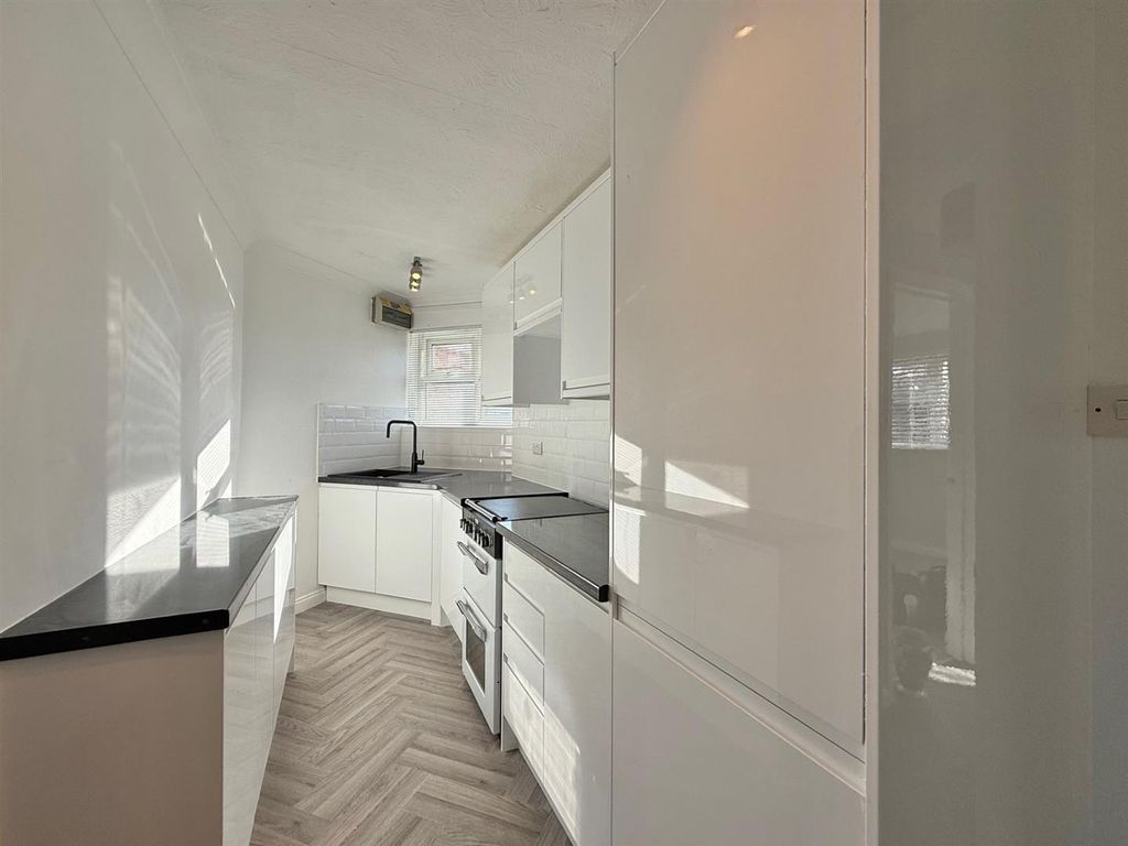 Property photo 2 of 7 Kitchen.Jpg