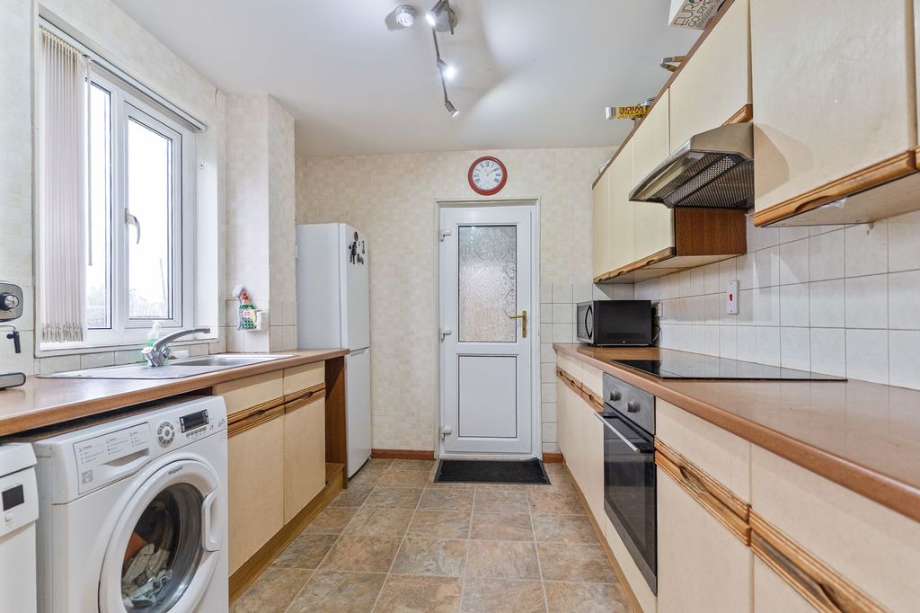 Property photo 3 of 20