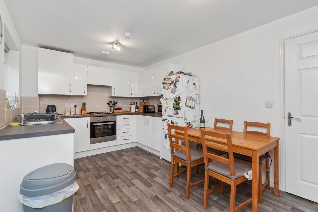 Property photo 2 of 26