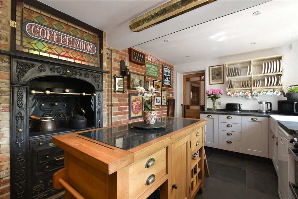 Property photo 3 of 20 Kitchen