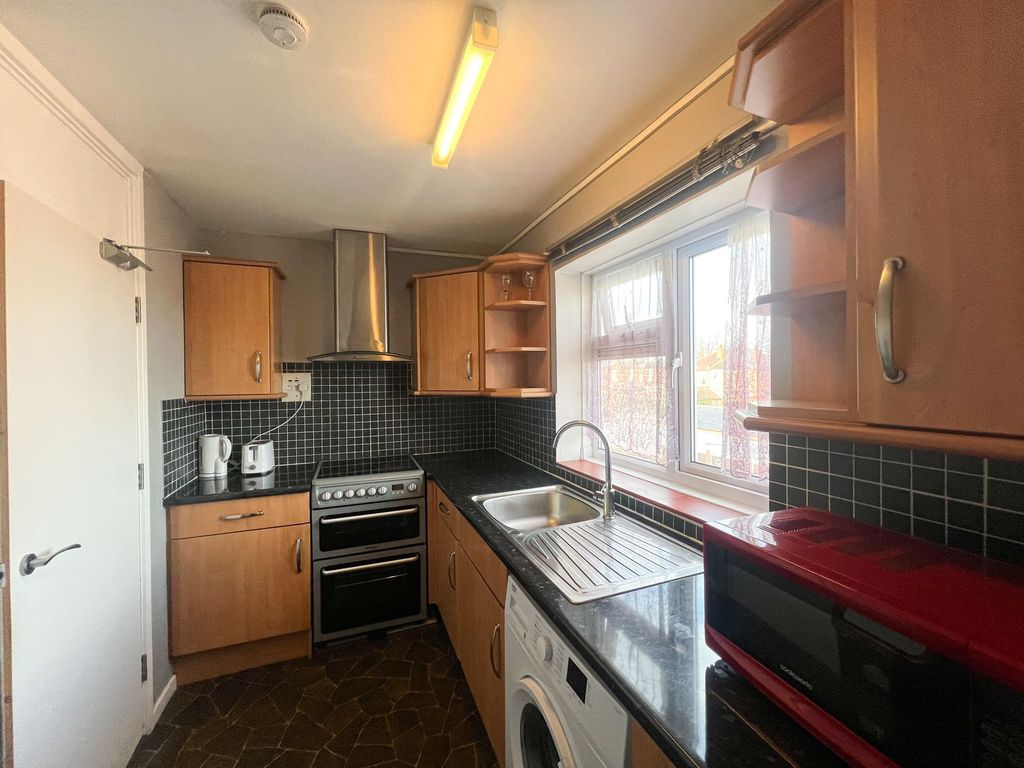 Property photo 3 of 13 Dale Court E18