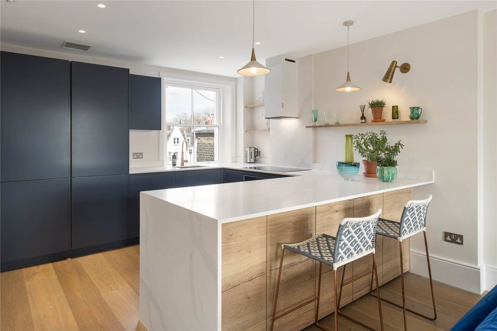 Property photo 2 of 25 Kitchen