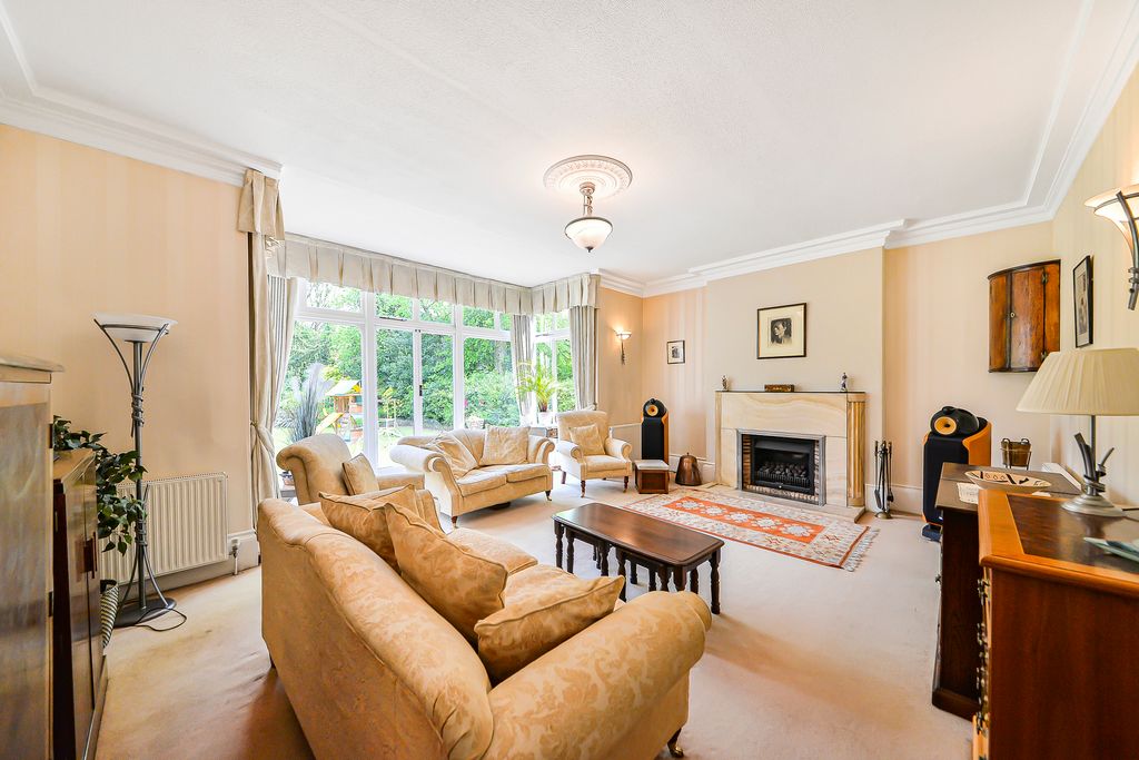 Property photo 2 of 35