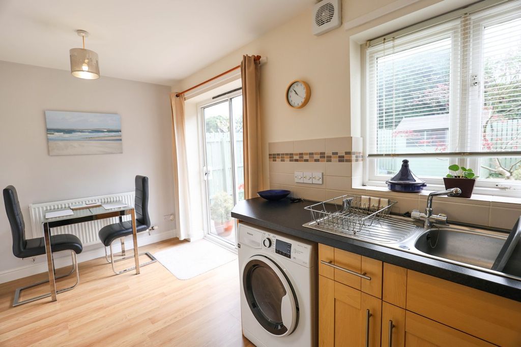 Property photo 3 of 15 Dining Kitchen