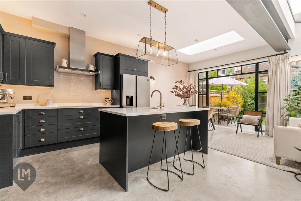 Property photo 2 of 9 Kitchen/Dining/Living Room