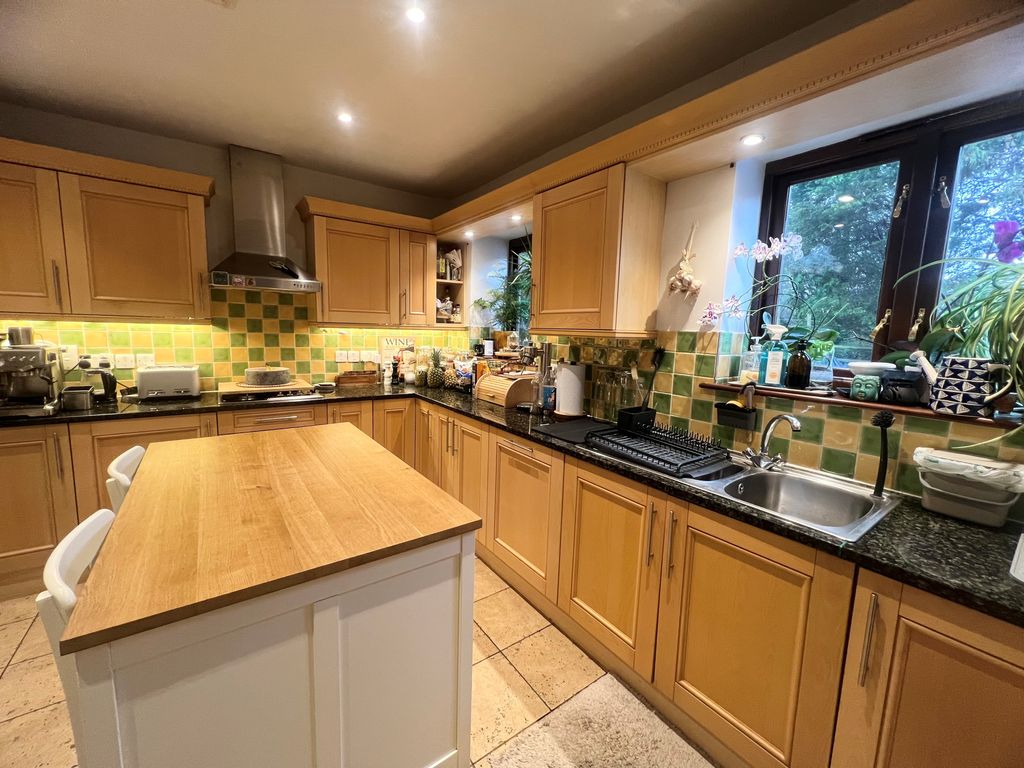 Property photo 3 of 21