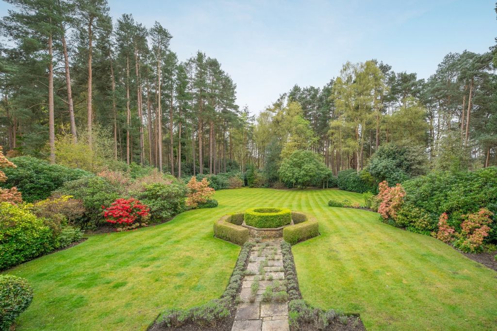 Property photo 2 of 18 Secluded Rear Garden