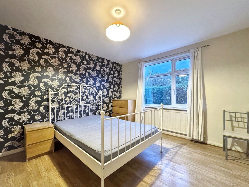 Property photo 3 of 10 Double Bedroom