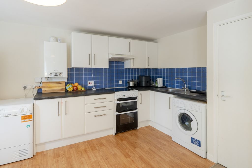 Property photo 2 of 8 Kitchen