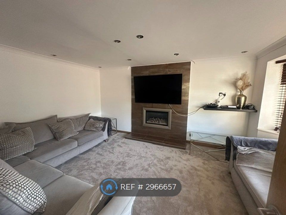 Property photo 2 of 15 Lounge
