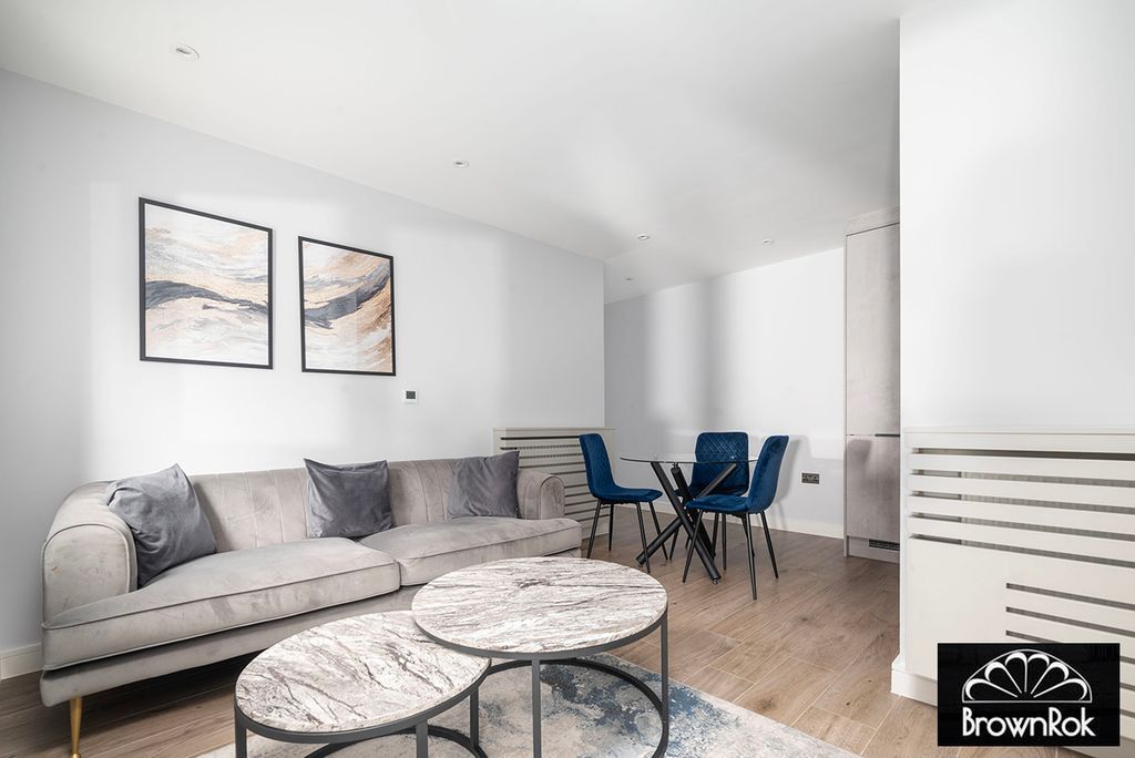 Property photo 3 of 11 W04