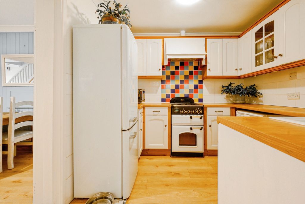 Property photo 2 of 20