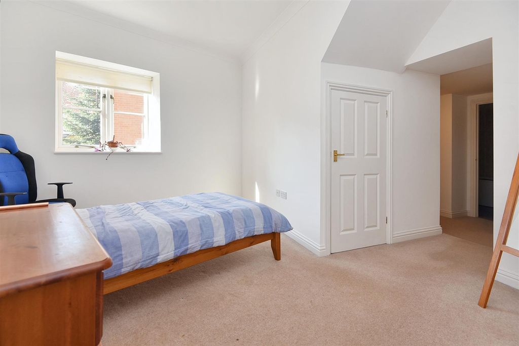 Property photo 2 of 7 Bedroom