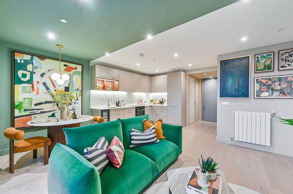 Property photo 2 of 14