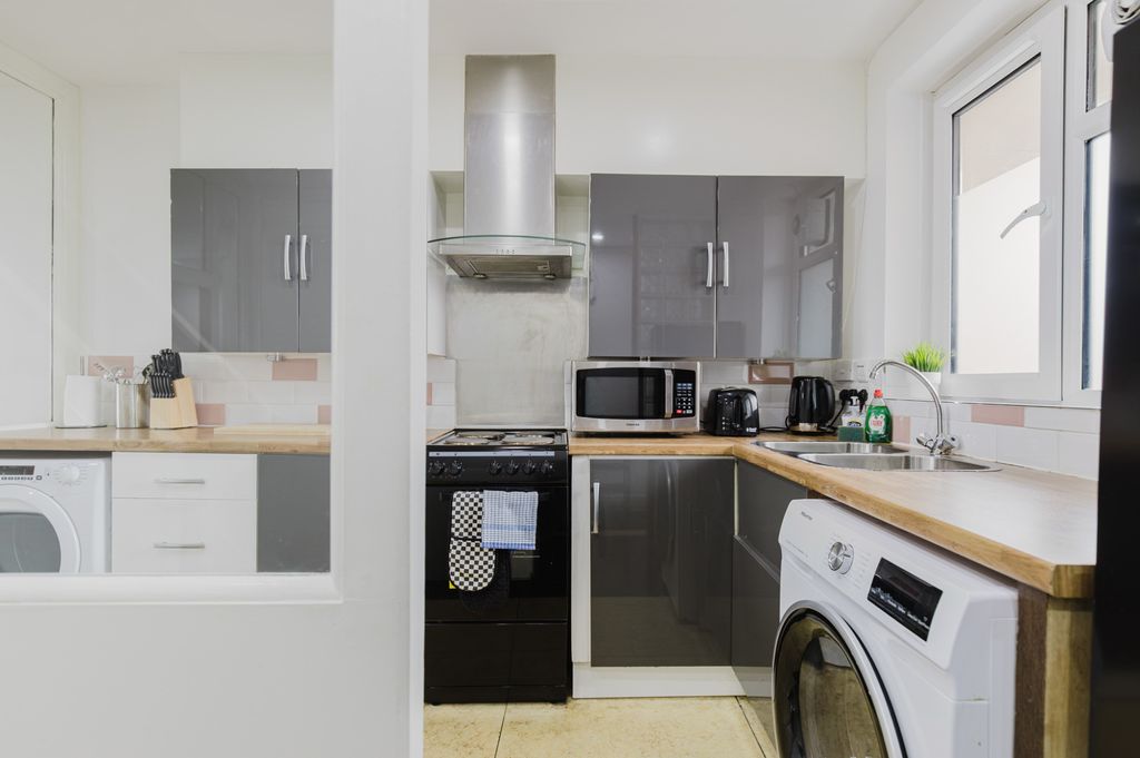 Property photo 2 of 26