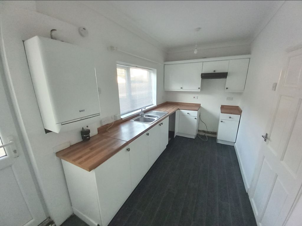 Property photo 3 of 6 Kitchen