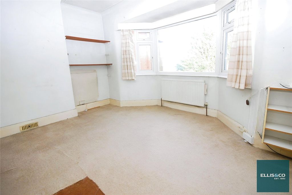 Property photo 2 of 9 Picture No. 17