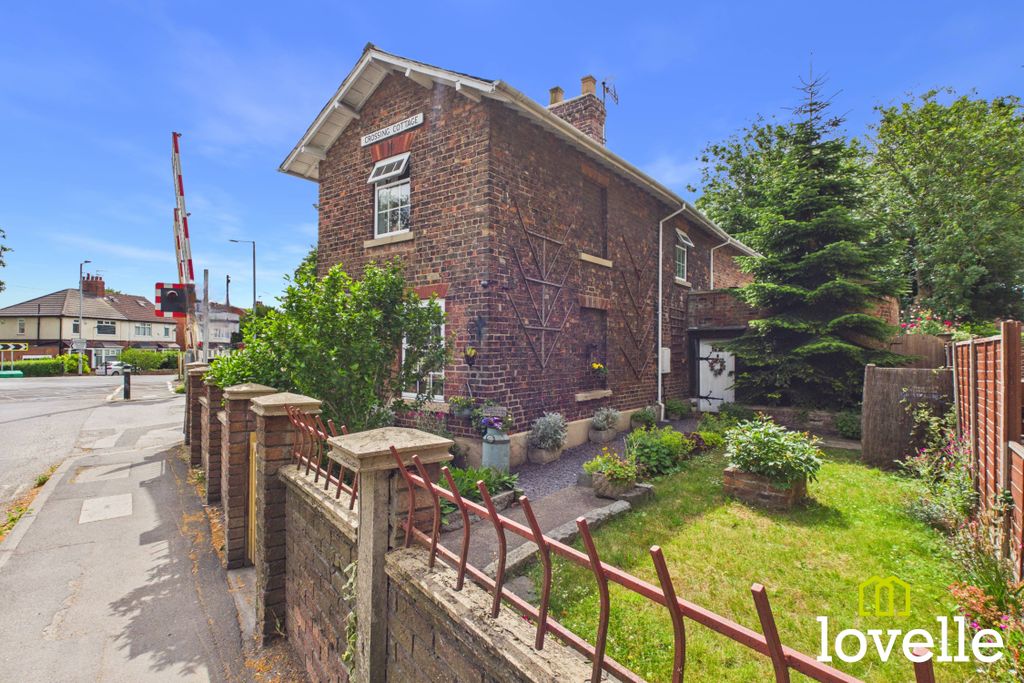 Property photo 1 of 44