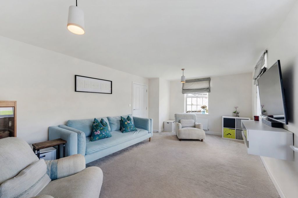 Property photo 2 of 50